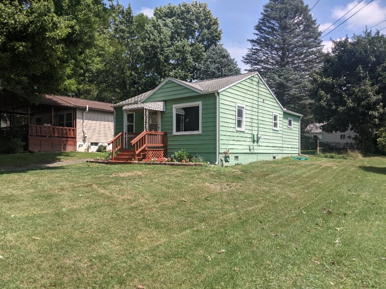 Building Photo - 1077 Davey Ave