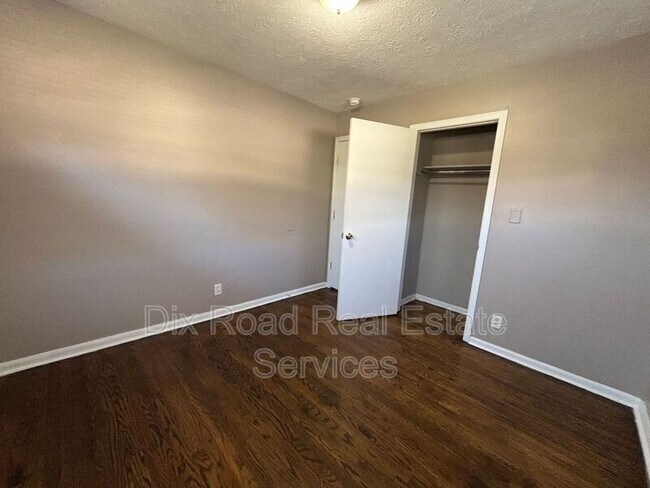 Building Photo - 2225 Deering Ave