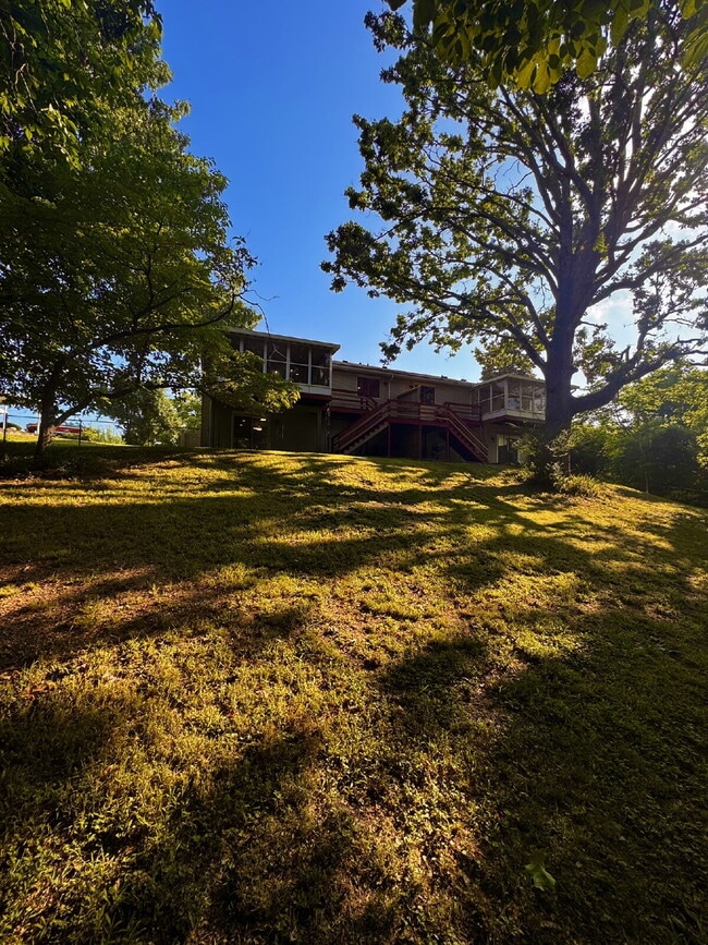 Building Photo - 14911 Dutchmans Dr