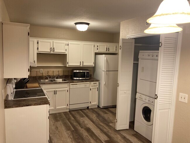 Building Photo - 3424 Quail Dr