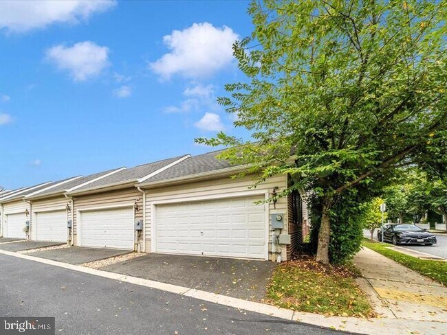 Building Photo - 22730 Autumn Breeze Ave