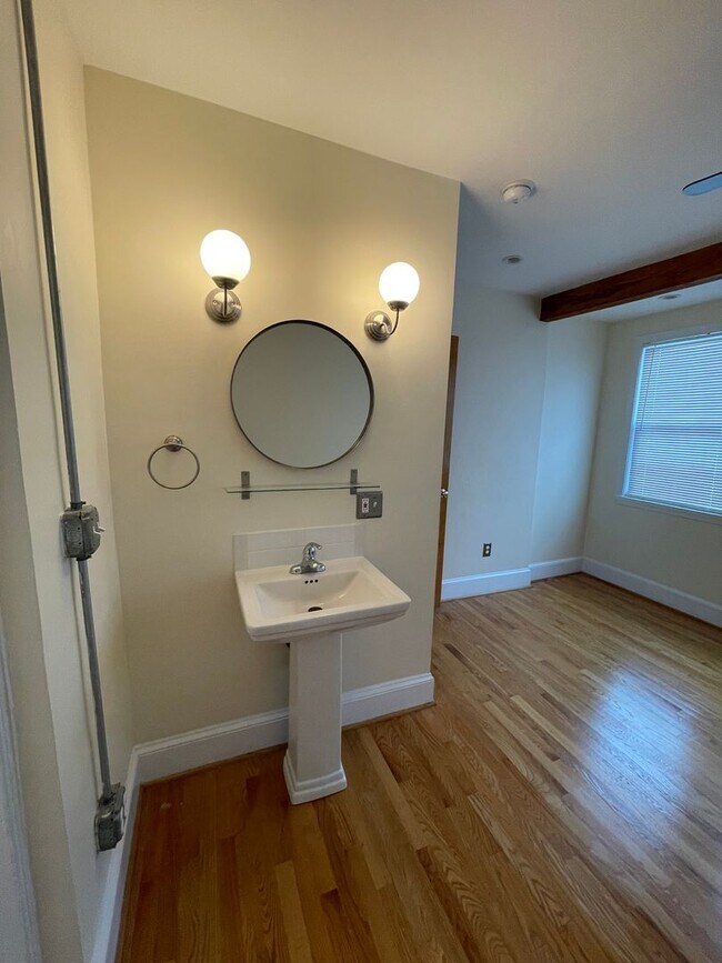 Building Photo - Charming 1928 Row Home for Rent with Modern Amenities — 3 Bedroom 2 Full Bath w/ 2 Half Baths, 2 ...