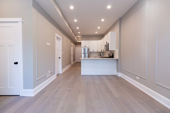 Building Photo - 2618 W Evergreen Ave