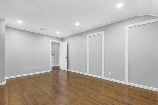Building Photo - 215 New Milford Ave