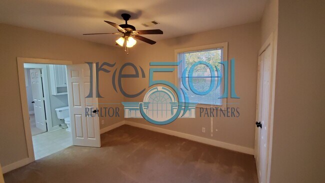 Building Photo - *COMING SOON* Don't park and ride the shuttle, stroll to UAMS from this SUPER FRESH & CLEAN Hillc...