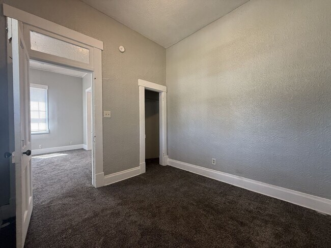 Building Photo - 2 Bed House w/ Ramp Access and Fenced in Back Yard + Walk In Shower