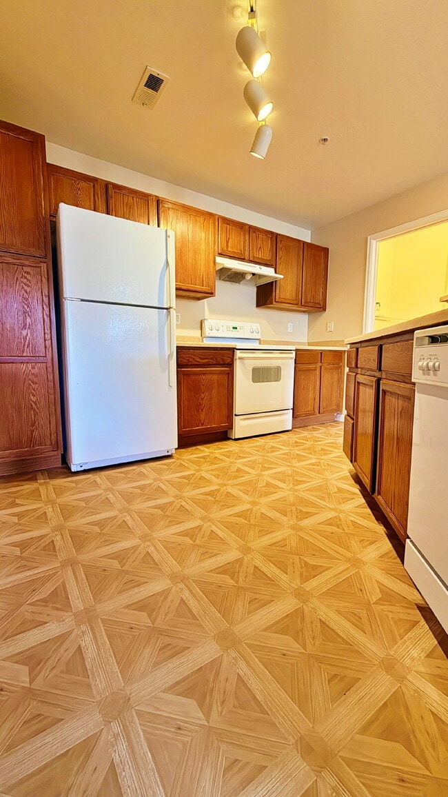 Building Photo - NEW CARPET NEW PAINT!! Clean and Bright 2BR 2BTH Condo Close To DIA. Gated Community in First Cre...