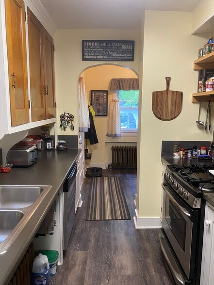 Kitchen - 6824 McPherson Blvd
