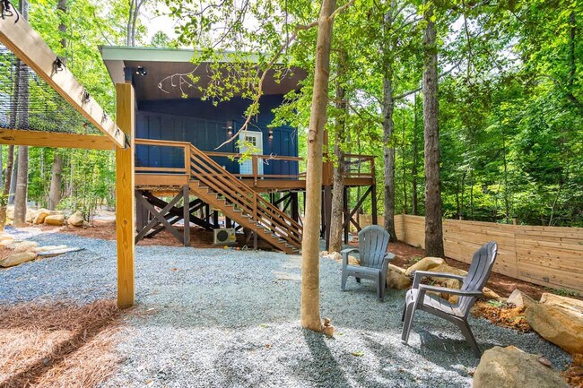 Building Photo - 288 Stonewall Road-SI ID1055518P