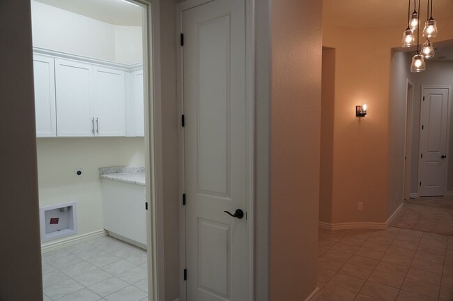 Building Photo - Fetlock