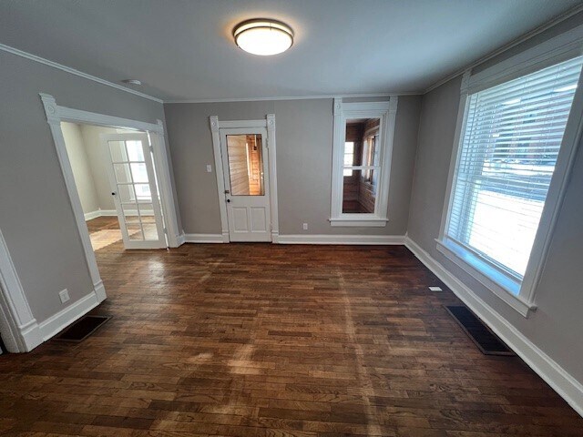 Building Photo - 402 E Elm St