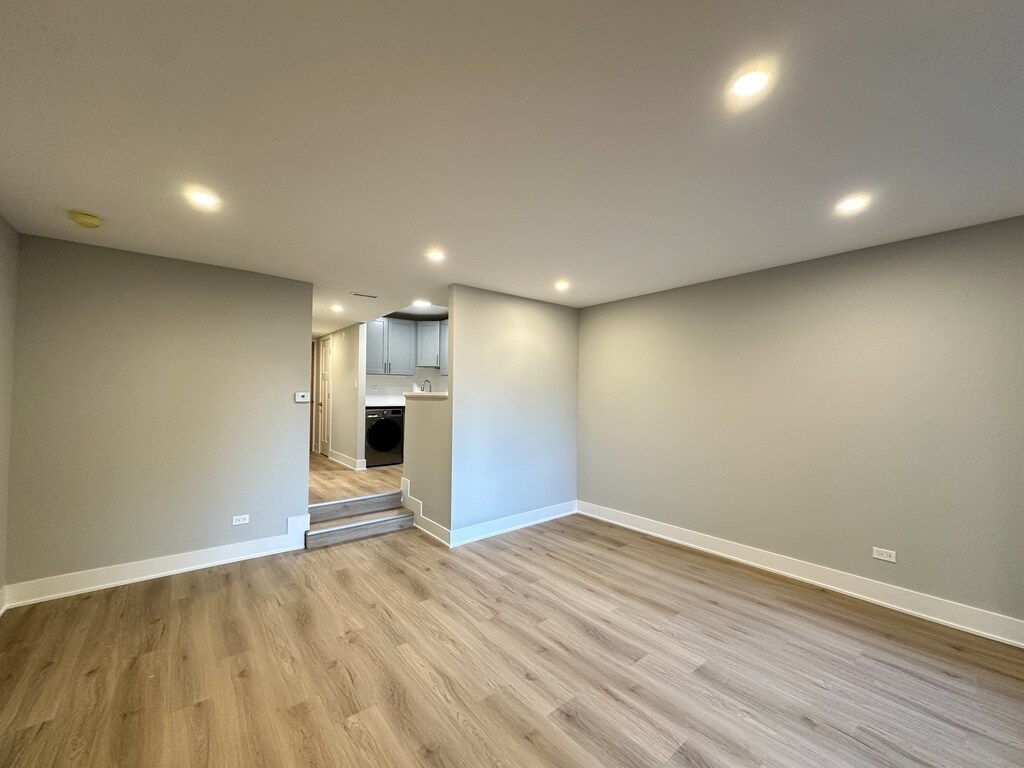 Building Photo - 1214 N La Salle Dr