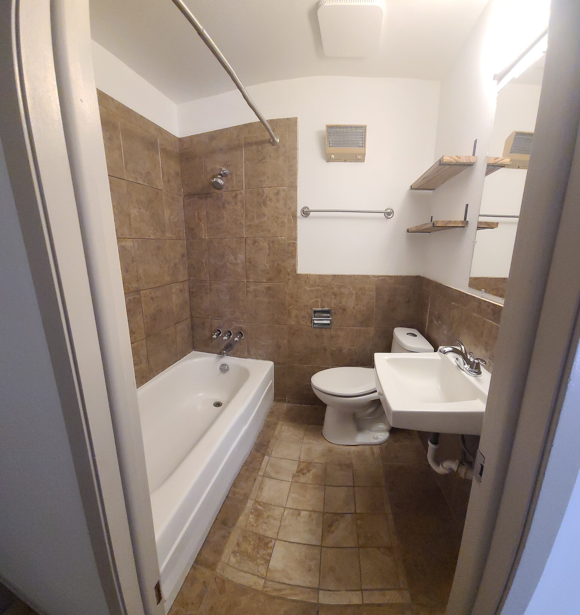 Shared Bath - 1920 S Fawn Dr