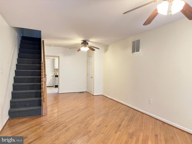 Building Photo - 1525 Montrose St