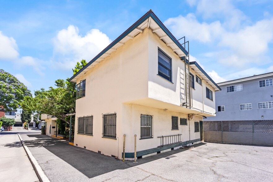 Building Photo - 1745 N Mariposa Ave