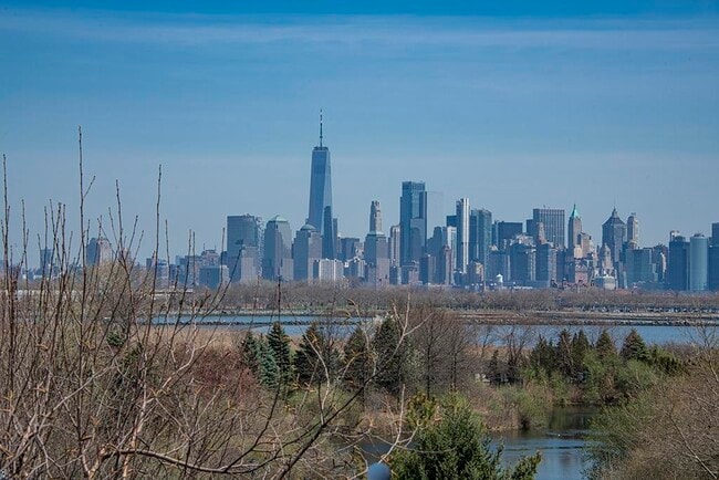 Primary Photo - 30 Freedom Way