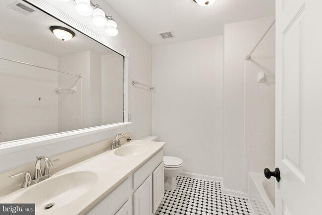 Building Photo - 43205 Cardston Pl