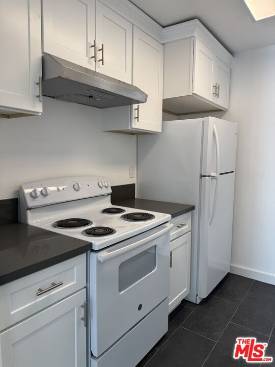 Building Photo - 532 N Rossmore Ave