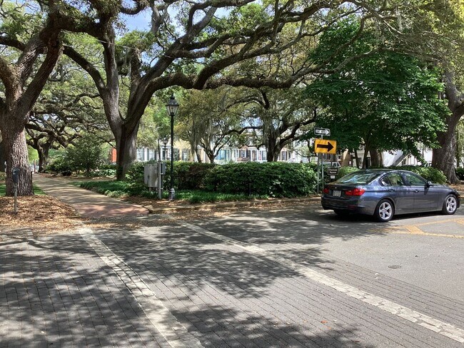 Building Photo - 431 Barnard St