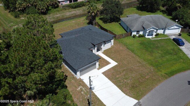 Building Photo - 2862 Pomello Ave SW