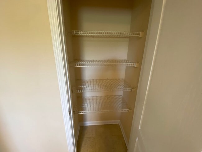 Building Photo - BRIDGEWATER HOME WITH FENCED IN YARD! PRE-LEASING FOR AUGUST 2026!