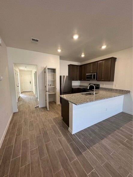 Building Photo - 901 Switchgrass Dr