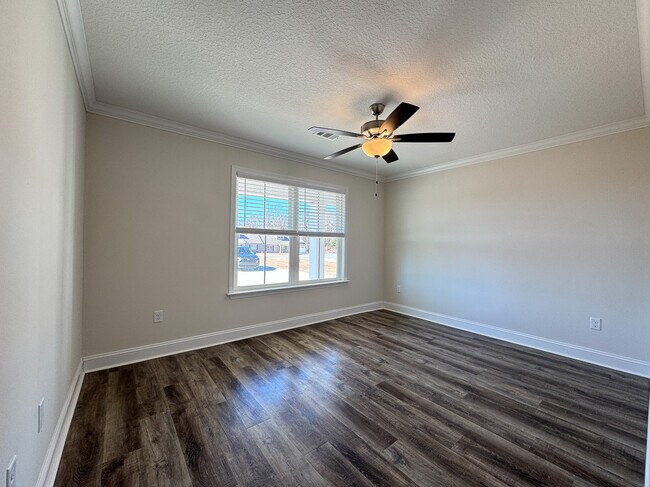 Building Photo - 204A Freightliner Way