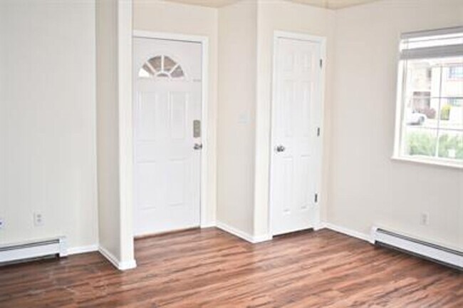 Building Photo - 497 Coronado Way