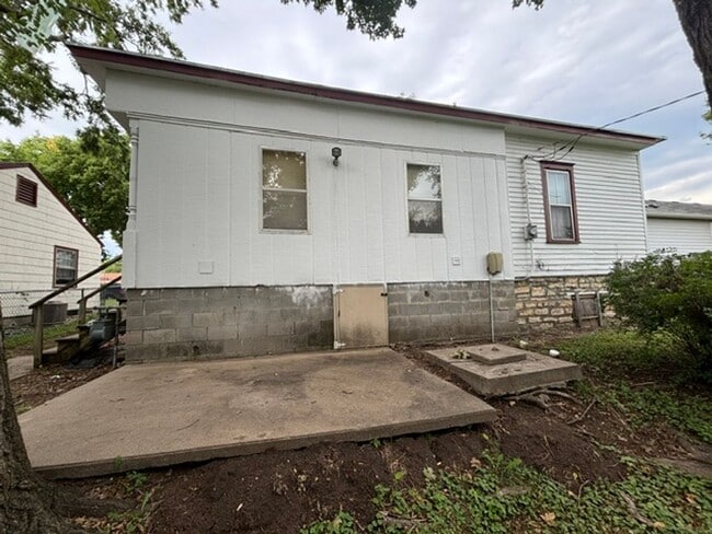 Building Photo - Italian Estates Property Management