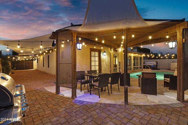 Building Photo - 5431 W Cochise Dr