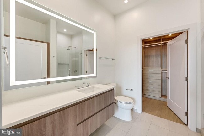 Building Photo - 701 Swann Ave