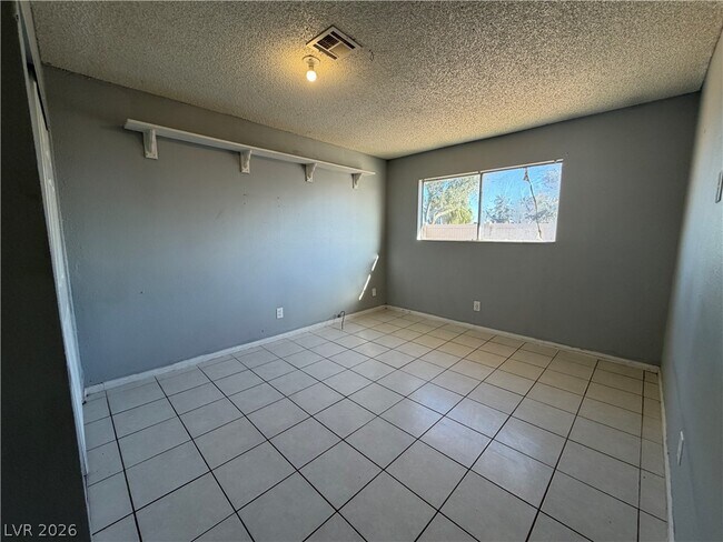 Building Photo - 5971 Vía Capri Dr