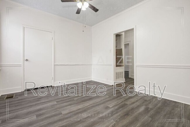 Building Photo - 202 1st St