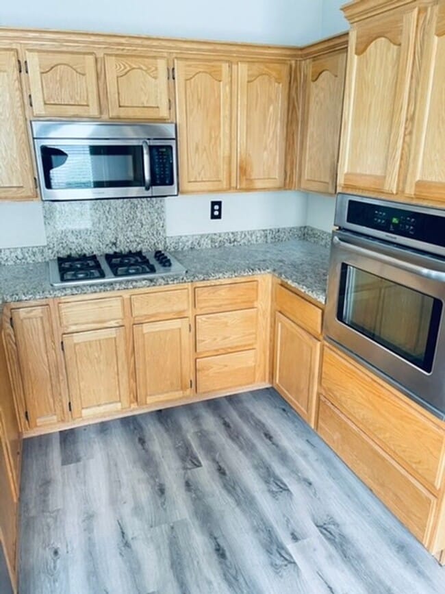 Building Photo - *WONDERFUL SINGLE STORY HOME IN "GREEN VAL...