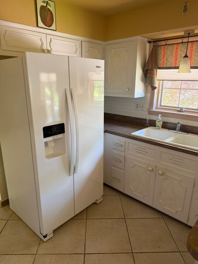 Building Photo - Charming Spacious Beavercreek Home Ready For Showing!