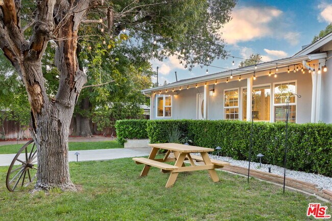 Building Photo - 8345 White Oak Ave