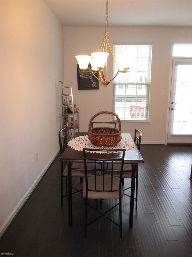 Building Photo - 2 br, 2.5 bath Townhome - 7731 Duncannon Ln