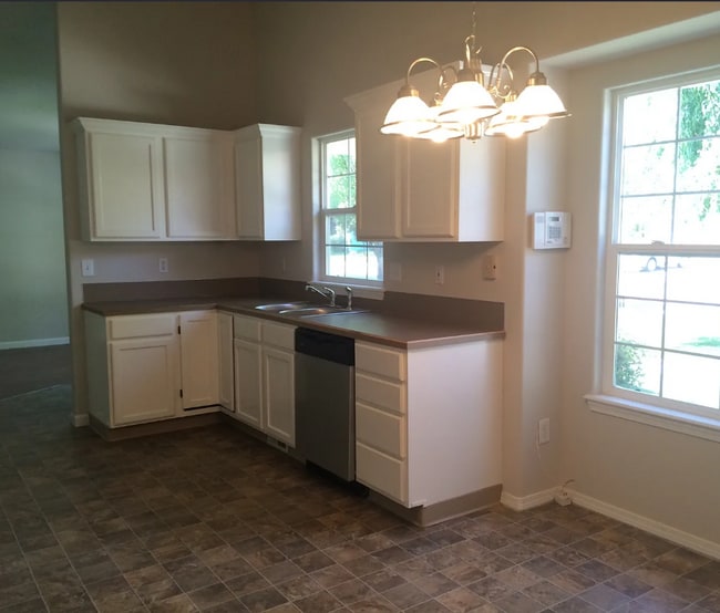 Building Photo - 497 E Baldwin St