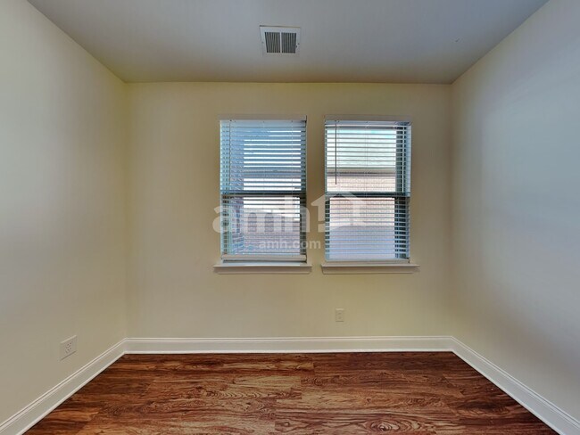 Building Photo - 124 Benjamin Ln