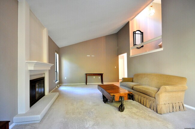 Building Photo - 16 Applewood Ln