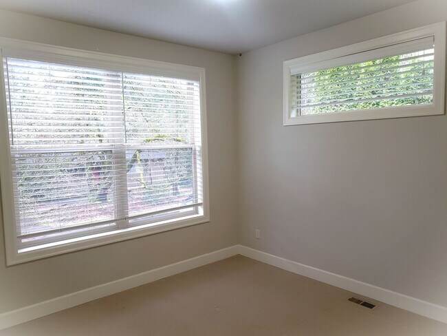 Building Photo - Modern Home in SW Portland