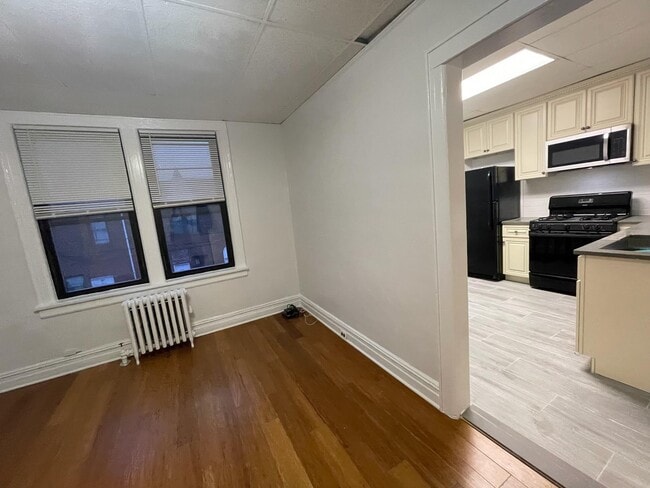 Building Photo - 266 Jericho Tpke