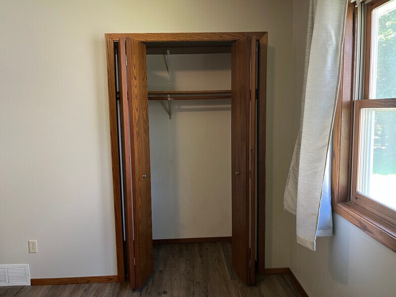 bedroom 2 closet - 109 Woodview Dr