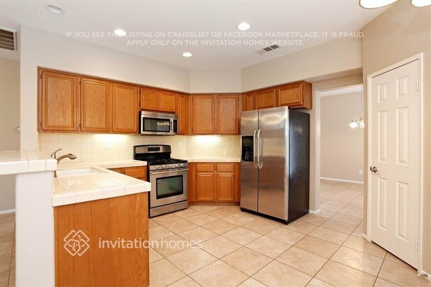Building Photo - 5180 Ravenstone Dr