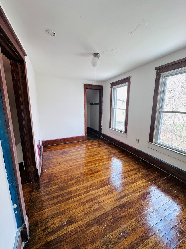 Building Photo - 210 Squires Ave
