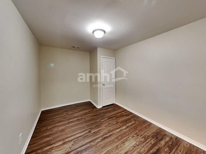 Building Photo - 2341 Suwanee Pointe Dr