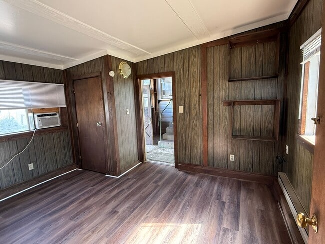Building Photo - Charming Downtown Sparks Studio!