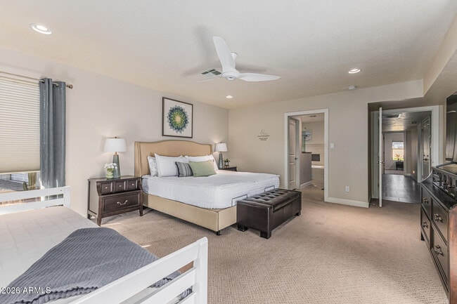 Building Photo - 5821 E Cactus Rd