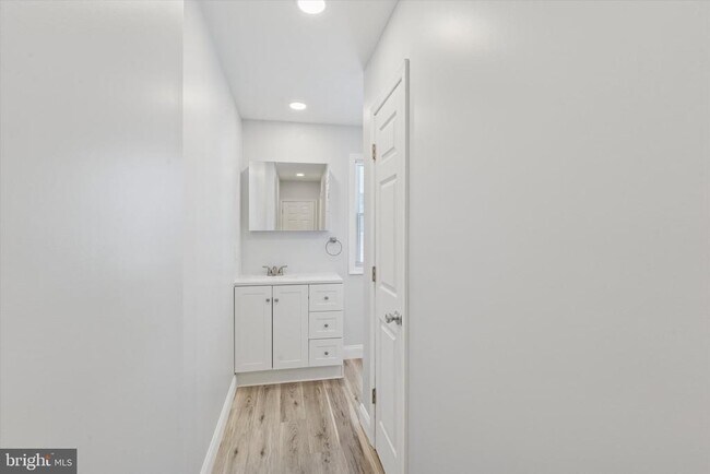 Building Photo - 408 Durfor St