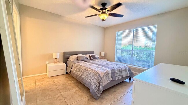 Building Photo - 9481 Highland Oak Dr